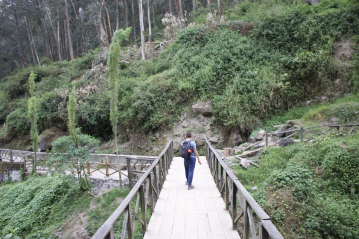 Caminata hacia las cascadas de Peguche