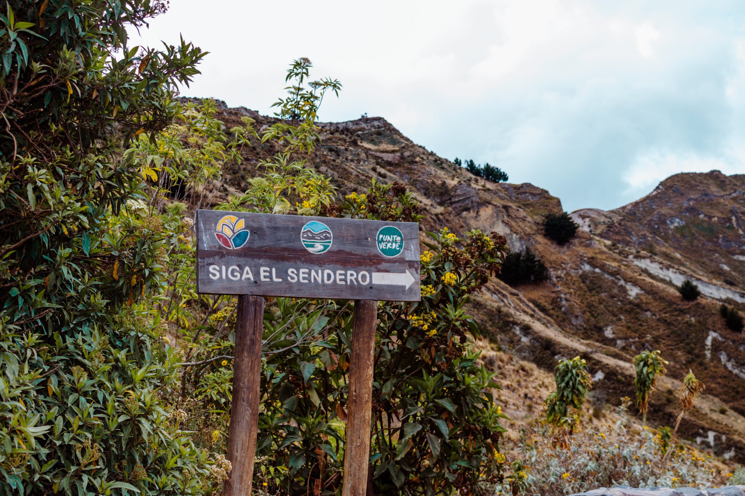 Wanderwegschild am Quilotoa-See