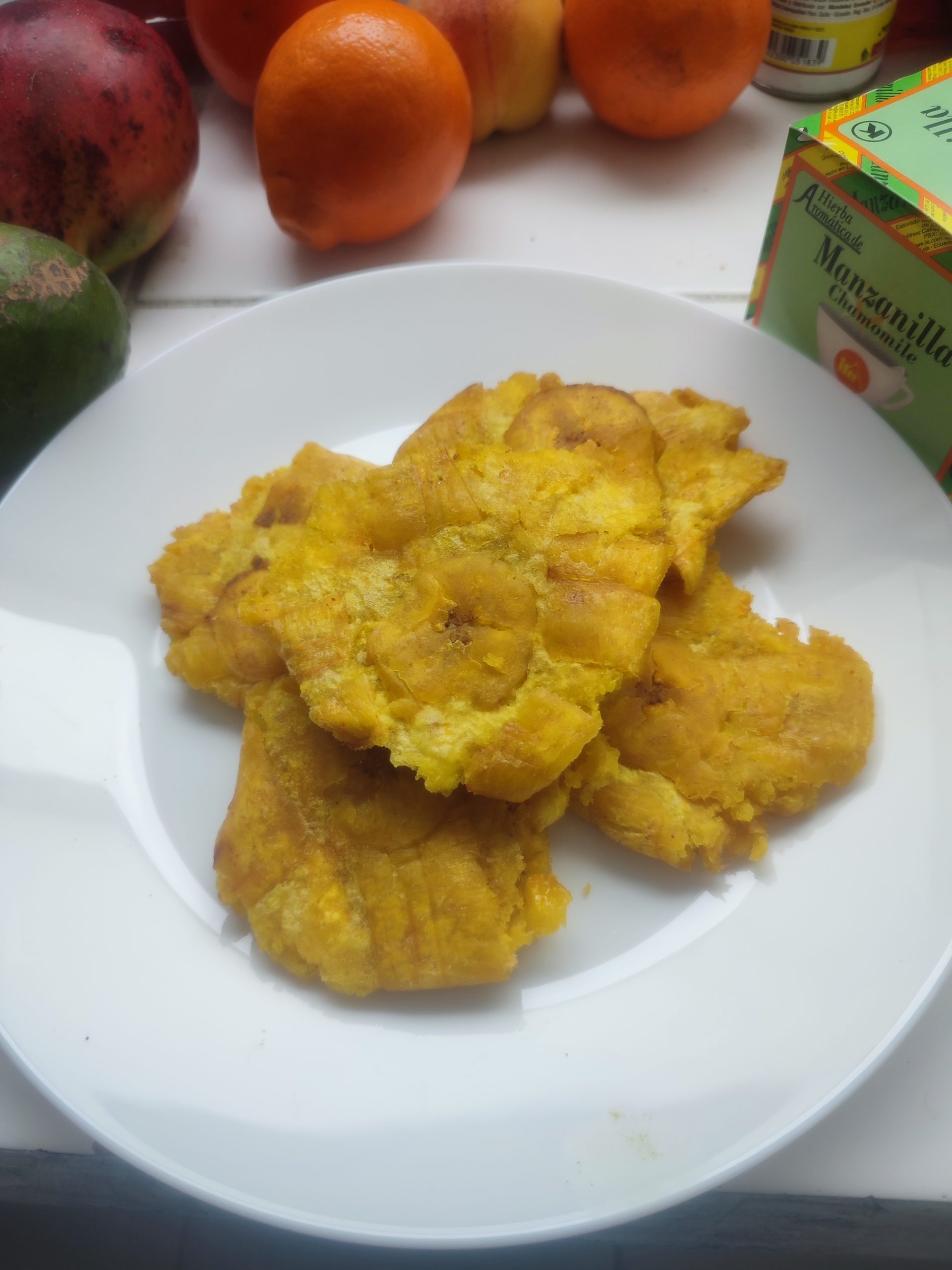 Probando Patacones (Plátanos Fritos) en Ecuador Probando Patacones (Plátanos Fritos) en Ecuador