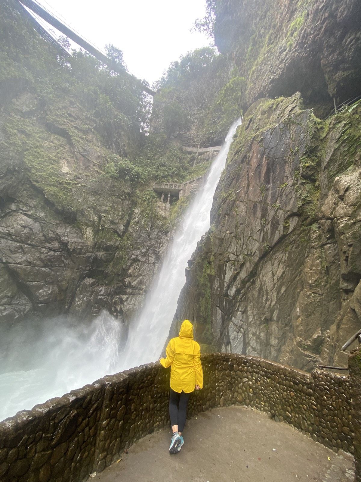 Pailon del Diablo Wasserfall aus einem anderen Winkel