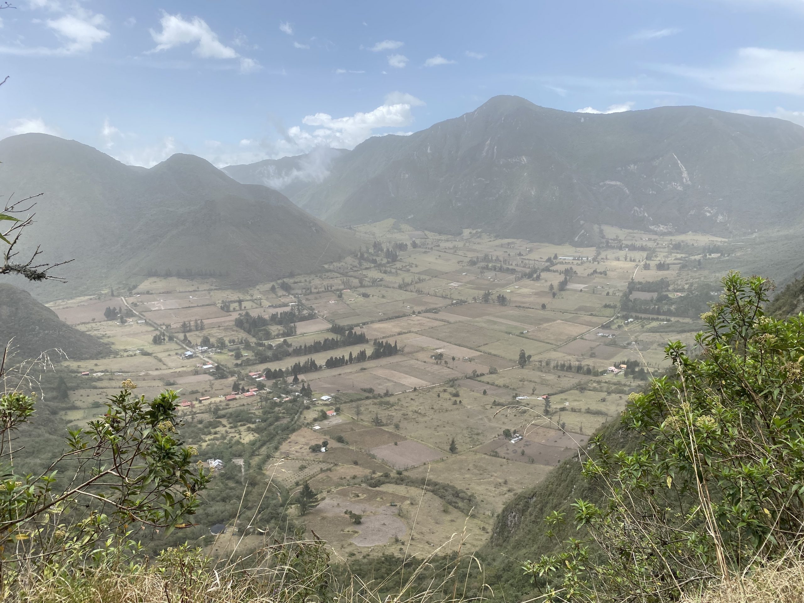 Vista de la Reserva Geobotánica Pululahua desde la cima en Quito