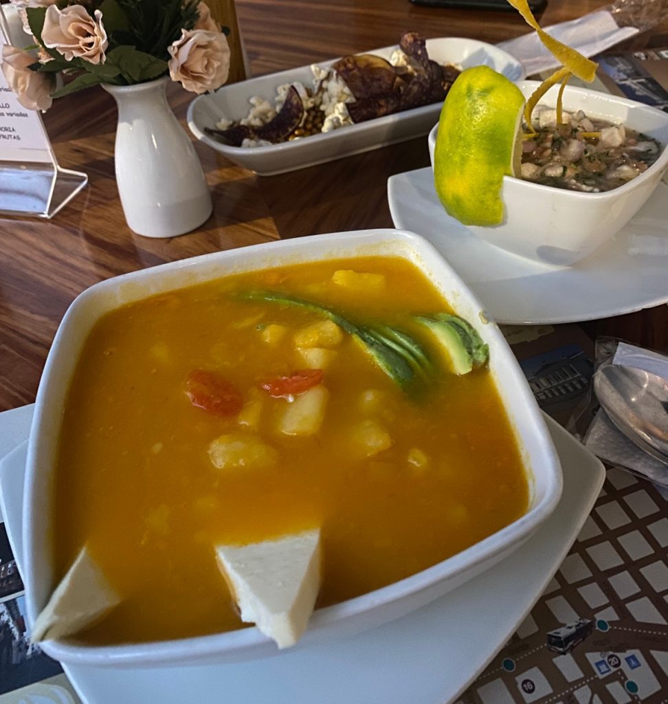 Sopa de Locro de Papa en restaurante de Quito