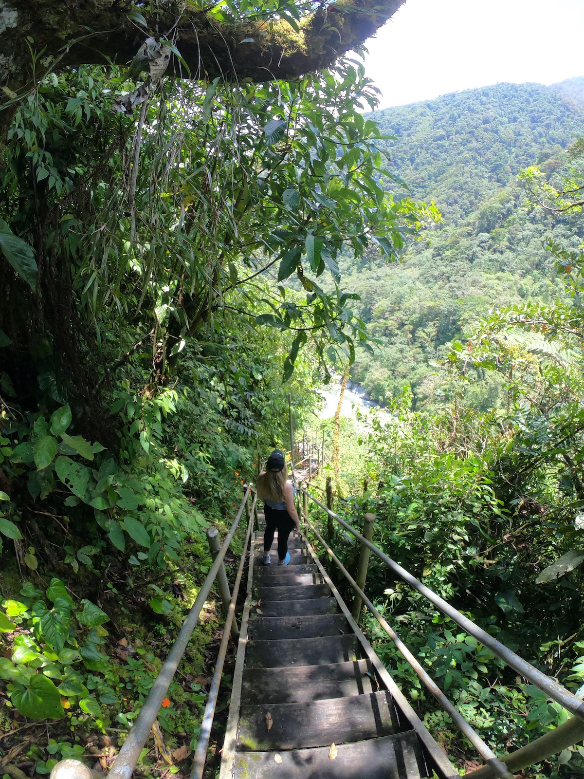 Going down to Machay waterfalls