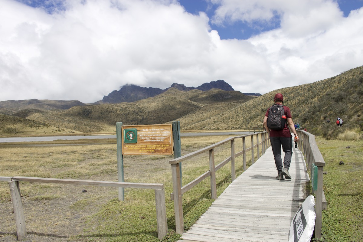 Start of the hiking trail at Laguna de Limpiopungo
