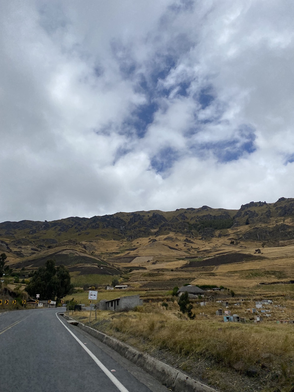 Getting to Quilotoa lake by car