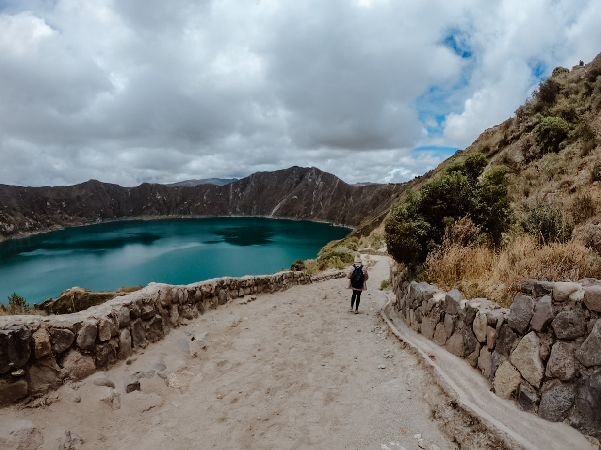 Going down to Quilotoa lake