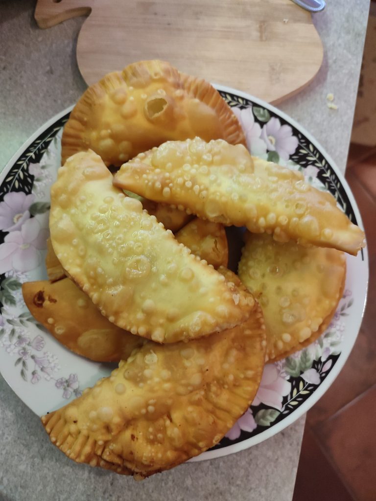 Empanadas como comida callejera en Ecuador