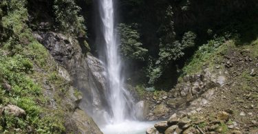 Machay waterfall in Banos (featured image)