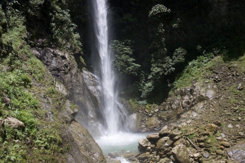 Machay waterfall in Banos (featured image)