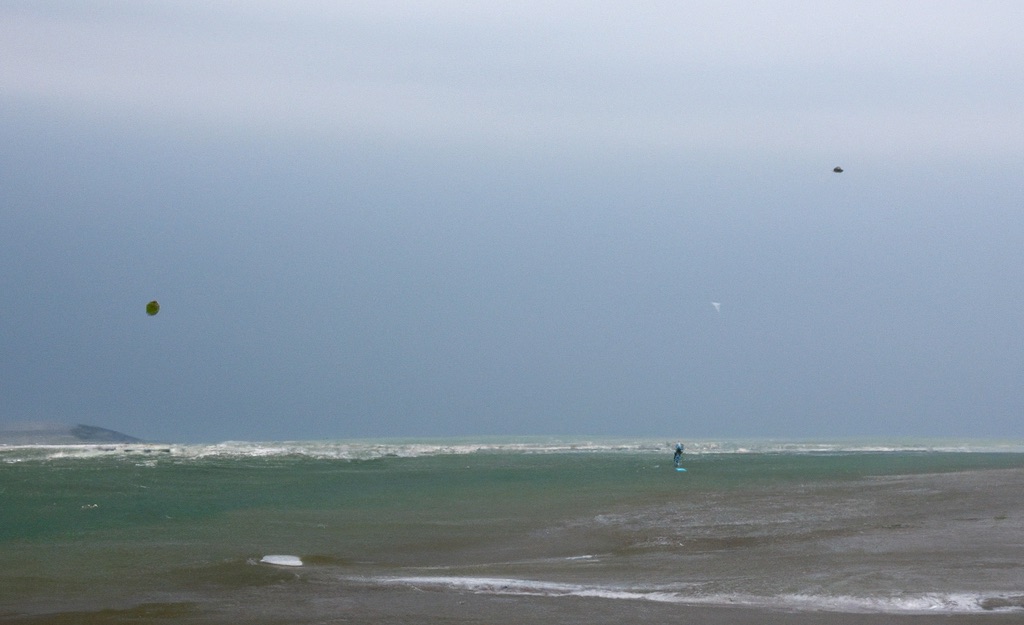 kitesurfing at ecuadorian coast in Manta